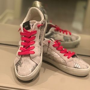 Steve Madden Phiosophy Multi tennis shoe